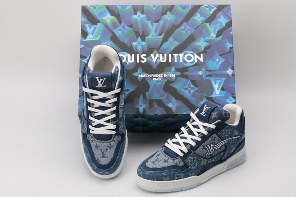 L*V SNEAKER
